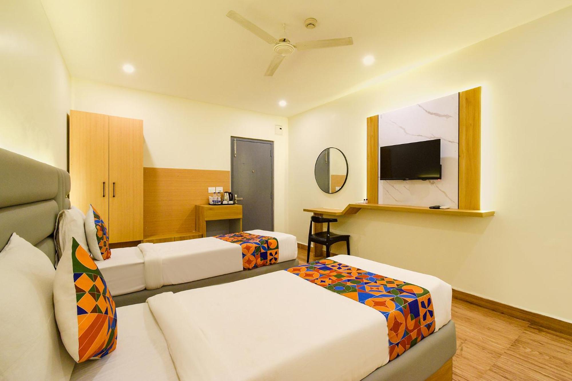 Fabhotel White Ridge - Kondapur Kondapur  エクステリア 写真